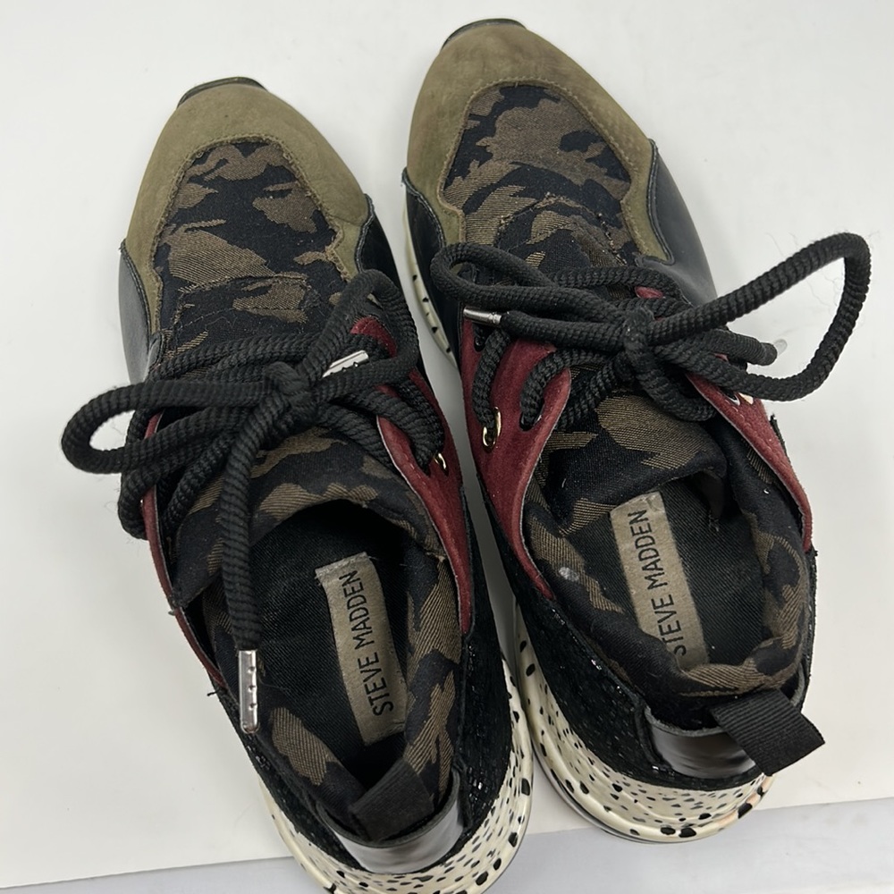 Steve Madden Green Camouflage Burgundy White Black Wedge Sneakers Size 8.5 - Picture 10 of 10